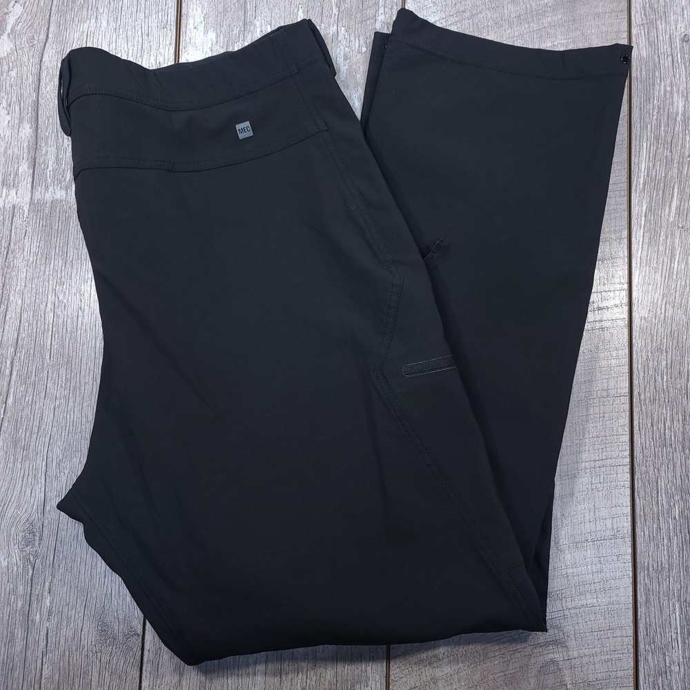 MEC Hiking Pants Mens 38x32 Black Technical Borderland Articulated Knee Trekking